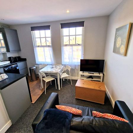 1St Floor Riverview 1 Bedroom Flat With Parking Норвіч Номер фото