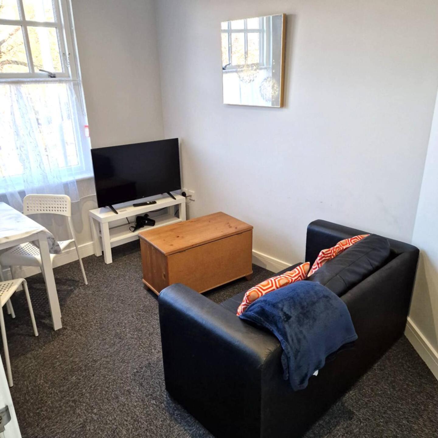 1St Floor Riverview 1 Bedroom Flat With Parking Норвіч Номер фото
